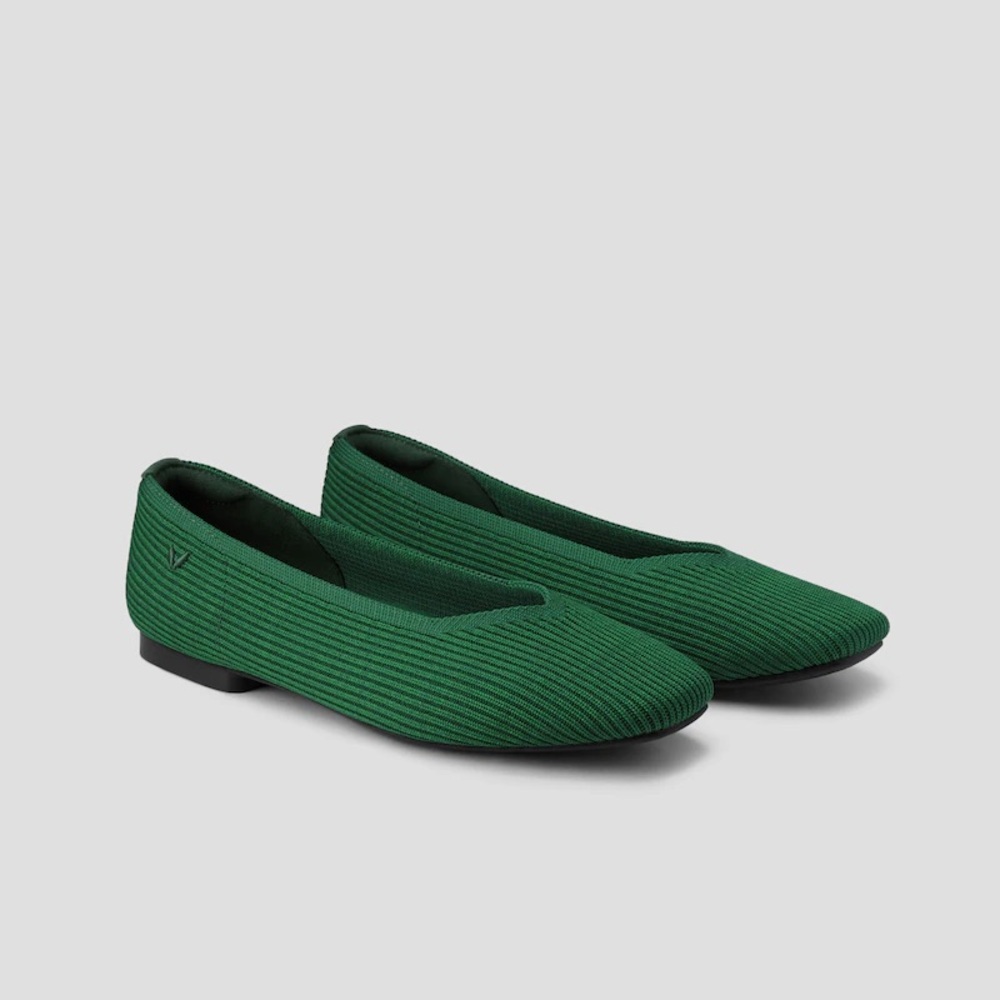 VIVAIA/ Square-Toe V-Cut Flats Sz 39